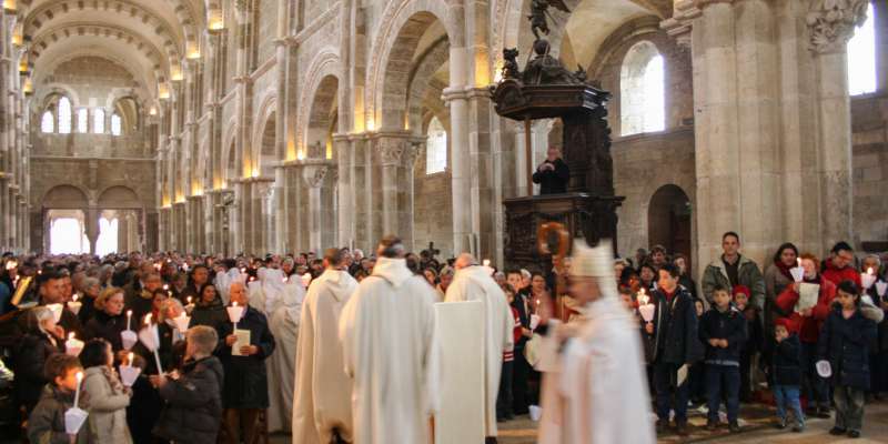 cérémonie dans la basilique de vézelay