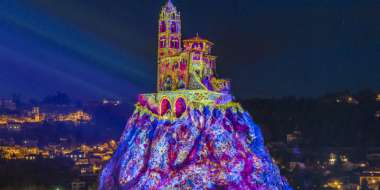 le parcours/spectacle “Puy de Lumières”.