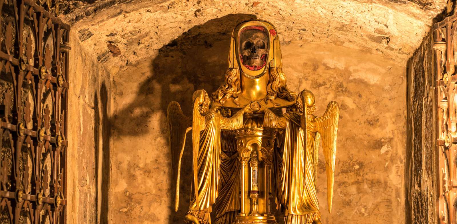 Relicario con el craneo de Santa María Magdalena en la Basílica de Saint Maximin la Sainte Baume