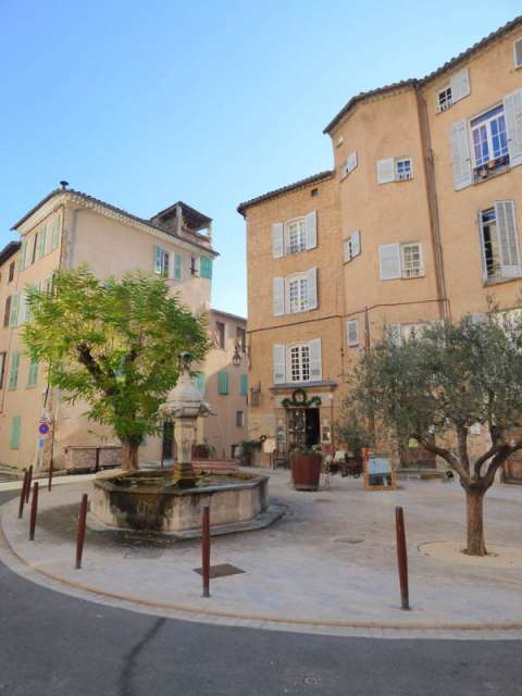 Cotignac, village provencal