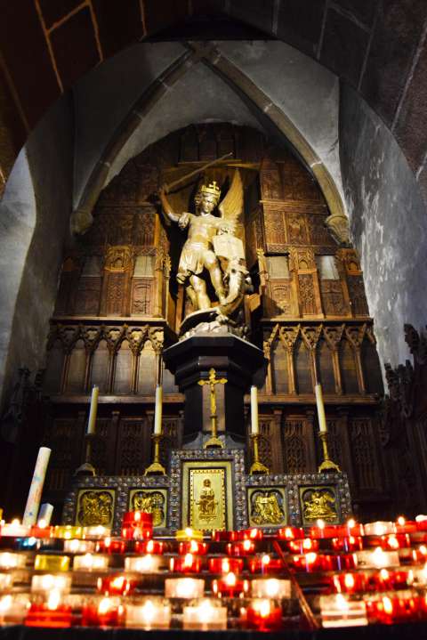 Dans l'église Saint-Pierre