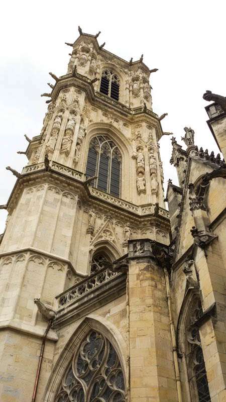 Cathédrale saint-Cyr-sainte-Julitte, sa tour de 52 mètres