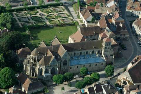 Prieurale en forme de croix latine à Souvigny