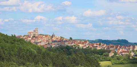 Vue de la basilique de Vézelay sur le mont Scorpion